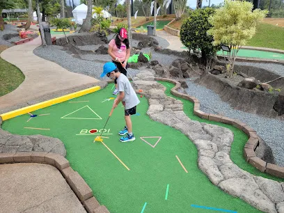 Bay View Mini-Putt and Zipline mini golf course in Kaneohe, Hawaii