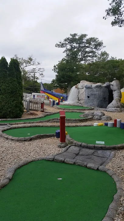 Sand 'n' Surf Wicker & Gifts mini golf course in East Wareham, Massachusetts