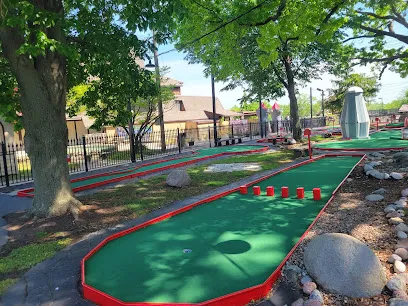 Cool Crest Family Fun Center mini golf course in Independence, Missouri