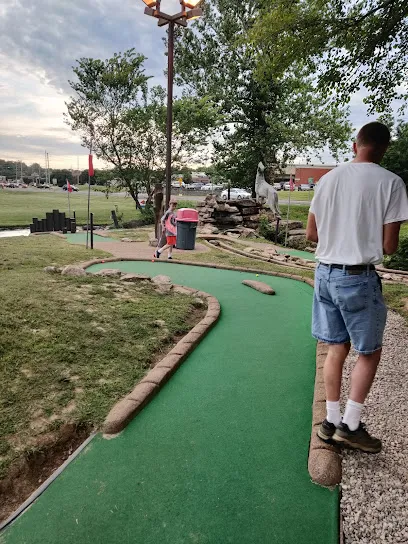 Aloha Mini Golf & Shave Ice mini golf course in St. Louis, Missouri