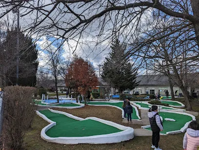 Alley Pond Golf Center mini golf course in Douglaston, New York