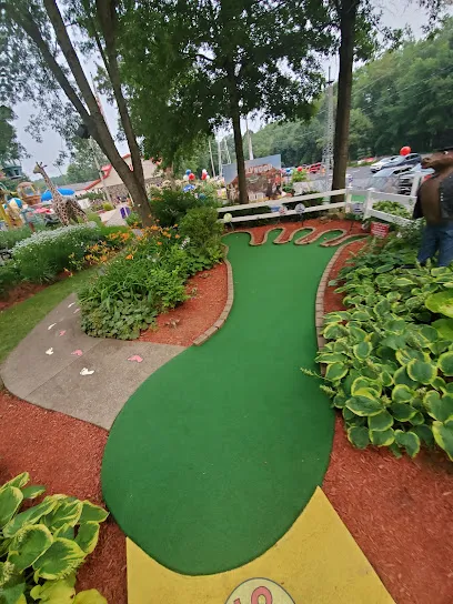 Sluggers & Putters Amusement Park mini golf course in Canal Fulton, Ohio