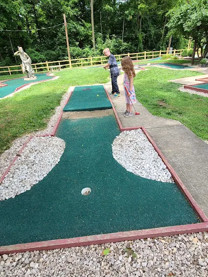 Olentangy Caverns | Rock & Gem Gift Shop mini golf course in Delaware, Ohio