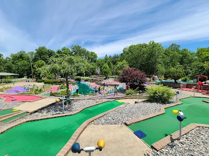 Buzzard Cove Pizzeria mini golf course in Hinckley, Ohio