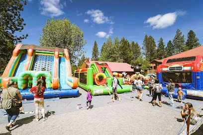Alpine Entertainment mini golf course in Sunriver, Oregon