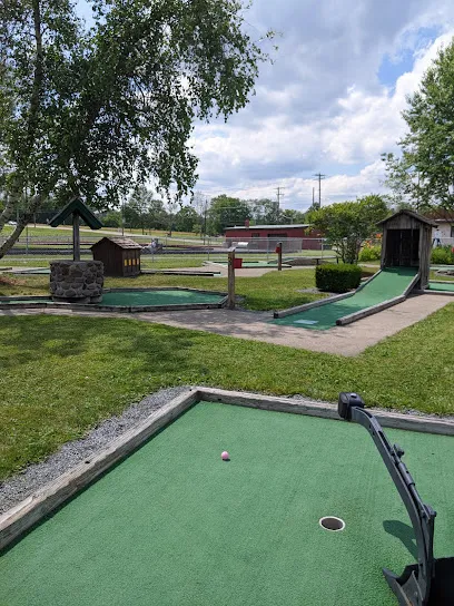 Carousel Water & Fun Park ( See Carousel Dairy Bar & Cafe) mini golf course in Beach Lake, Pennsylvania