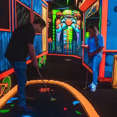 Amazing Mirror Maze & Circus Golf mini golf course in Gatlinburg, Tennessee