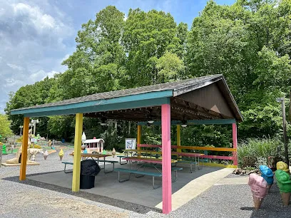 Sunshine Scoops Ice Cream Bar mini golf course in Summersville, West Virginia